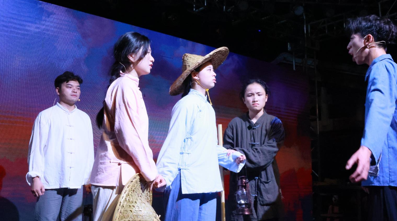 话剧《谷公护木》精彩上演(王琳雅 摄)
